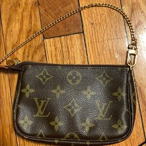 Adorable small Louis Vuitton purse